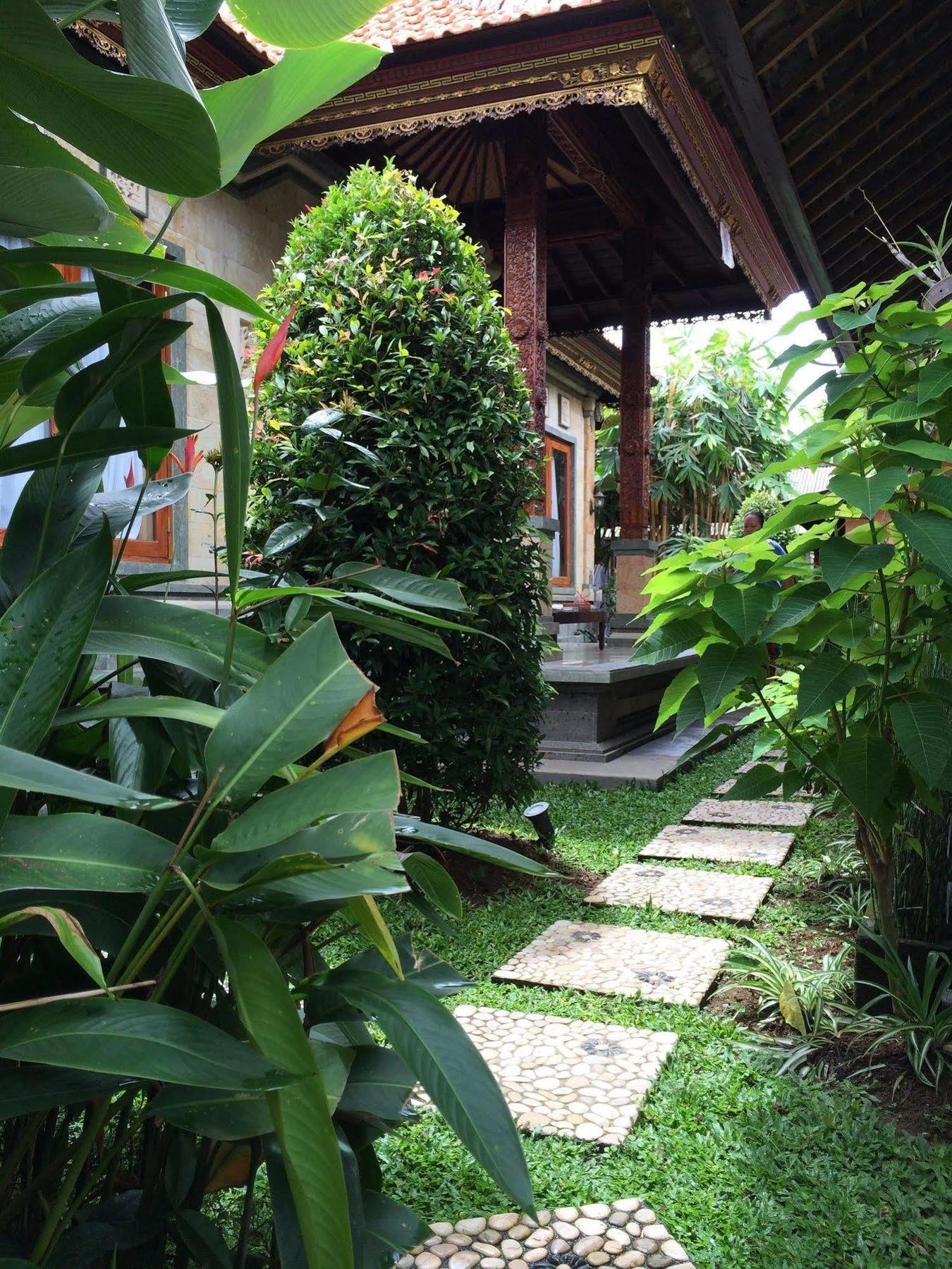 Uma Dewi Guest House Ubud Esterno foto